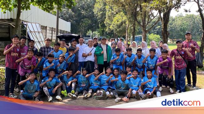 Dari Pondok Pesantren ke Lapangan Hijau