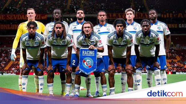 Fans Strasbourg Protes Kebijakan Transfer Chelsea